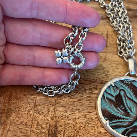 Patricia Nash Like New Silver and Turquoise Pendant Necklace - Picture 5 of 8